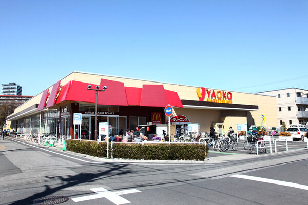 「ヤオコー蕨南町店」までは約400ｍ（徒歩5分）。		