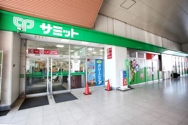 「サミットストア戸田駅前店」まで約600m（徒歩8分）。