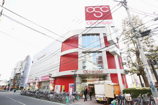 「オリンピック朝霞台店」は、約1,900m（徒歩24分）。