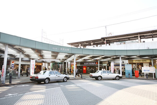 東武鉄道東上線「朝霞台」駅は、徒歩9分。