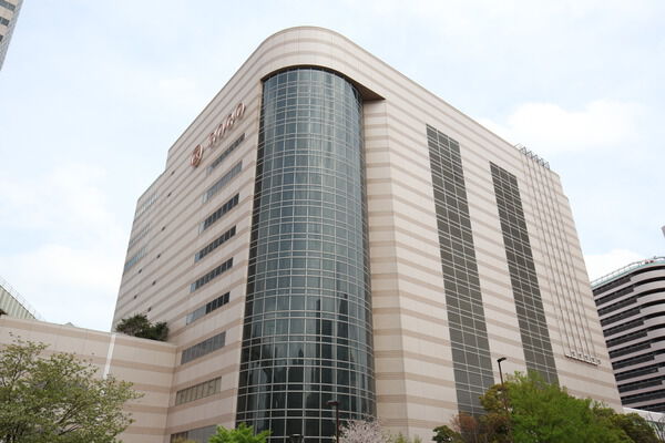 「そごう千葉店」は、約560m（徒歩7分）。