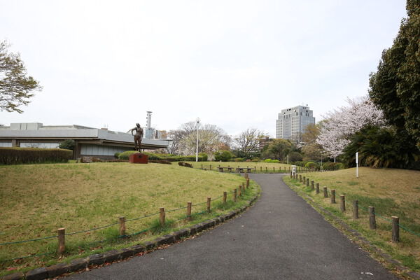 千葉発祥の地としても名高い「亥鼻公園」まで、約820m（徒歩11分）。