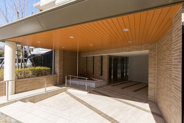 憩いの共用スペースにより、住まう人のコミュニティを形成します。