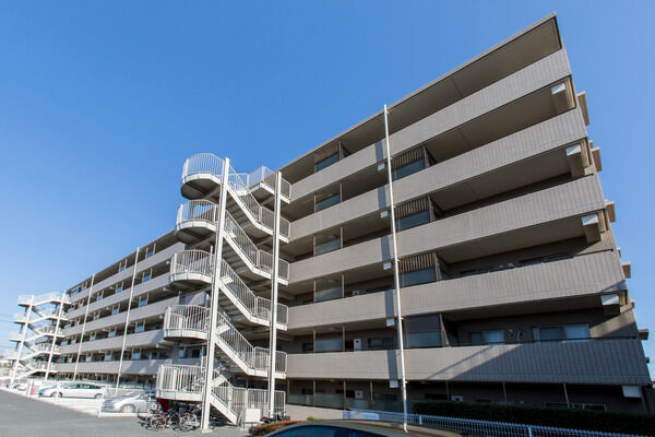 駐車場を設置し、幕張の充実したカーライフを支えます。