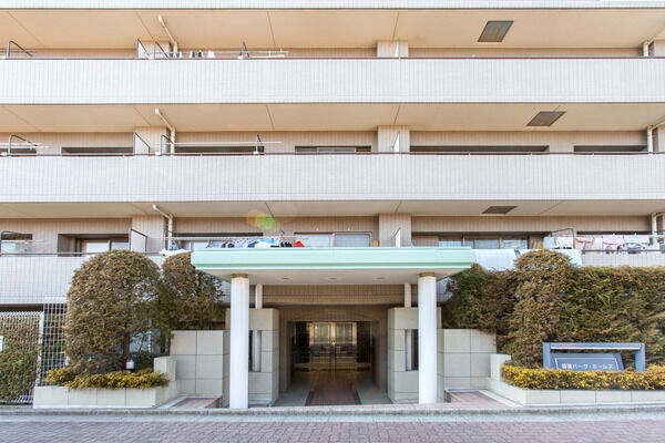 緑豊かな植栽により、生活にゆとりを提供します。