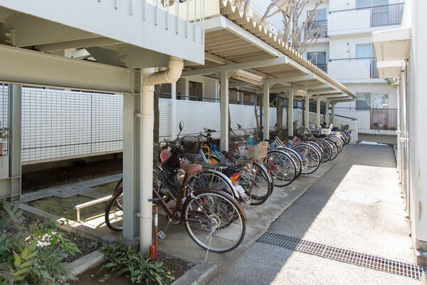 屋根付きで33台の駐車が可能な自転車置き場を完備。 屋根付きで33台の駐車が可能な自転車置き場を完備。
