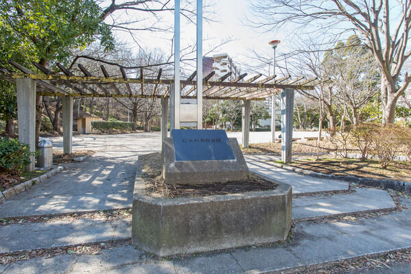 「にれの木台公園」は、約480m(徒歩6分)。 「にれの木台公園」は、約480m(徒歩6分)。