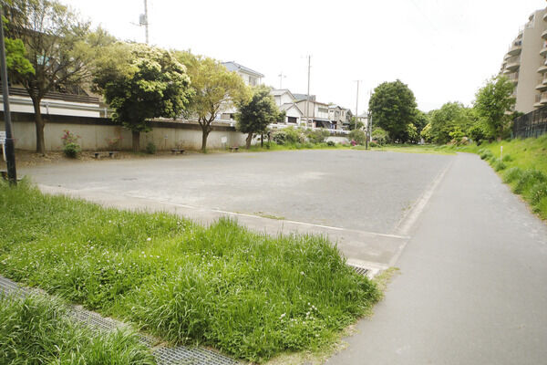 小園公園 現地より約200m 小園公園 現地より約200m