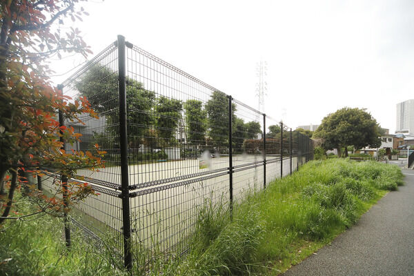 小園公園 現地より約200m 小園公園 現地より約200m