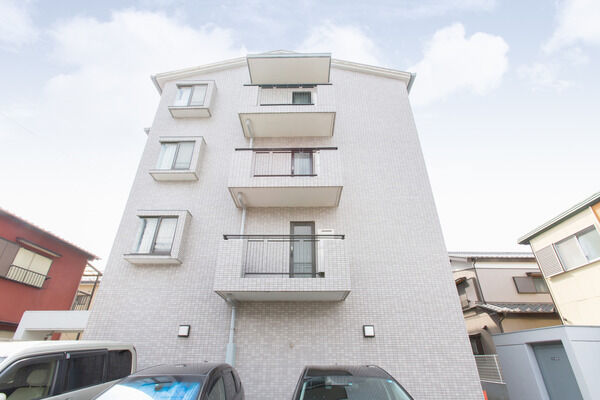 駐車場は、敷地内に4台用意しています。