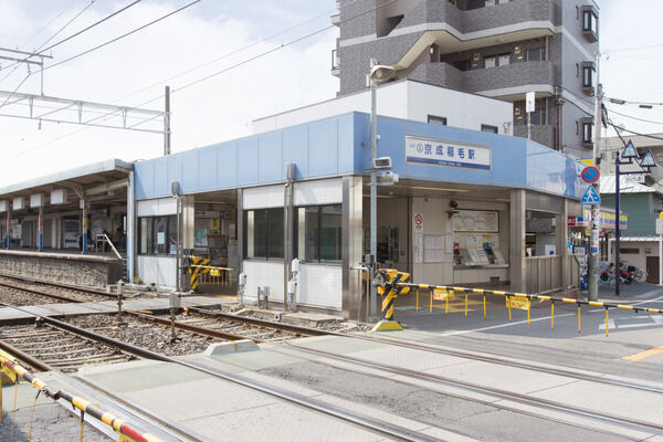 京成電鉄千葉線「稲毛」駅は、徒歩8分。