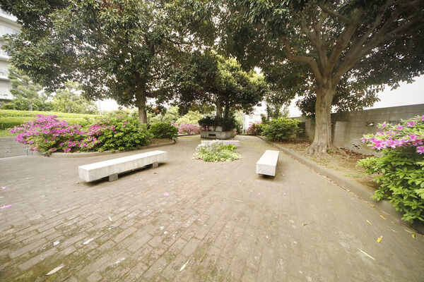 つどい公園　現地より約200m