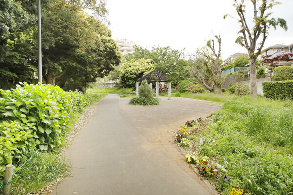 小園公園　現地より約200m