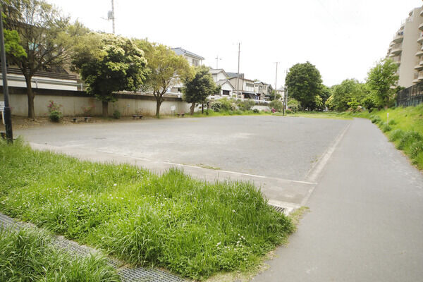 小園公園　現地より約200m