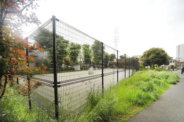 小園公園　現地より約200m