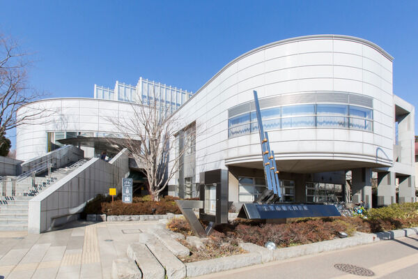 「千葉市稲毛図書館」までは、約250m(徒歩4分)。 「千葉市稲毛図書館」までは、約250m(徒歩4分)。