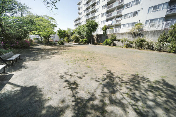 いなげの丘公園　現地より約100m