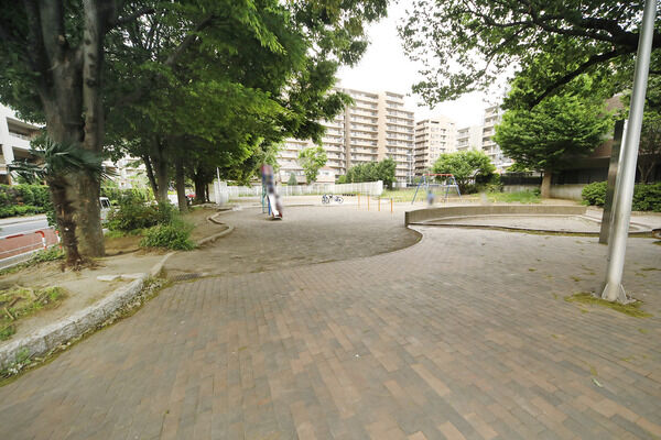 園生公園　現地より約100m