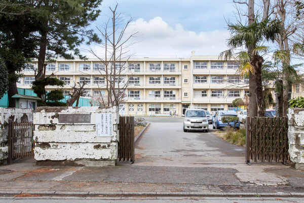 「千葉市立轟町小学校」まで約380m(徒歩5分)。 「千葉市立轟町小学校」まで約380m(徒歩5分)。