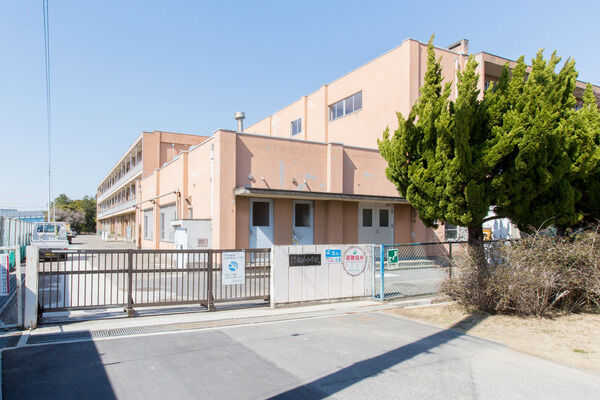 「千葉市立稲浜小学校」まで約310m（徒歩4分）。