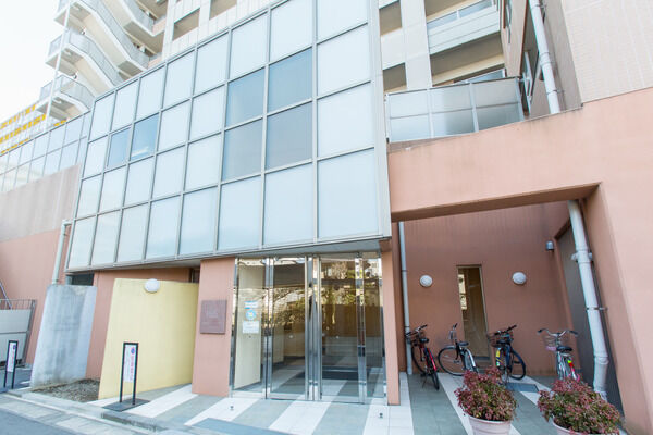 ラーTVモニター付きインターホンで居住者の安全の暮らしを守ります。