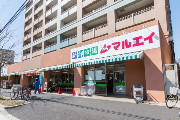 1階の「新鮮市場マルエイ稲毛海岸店」。