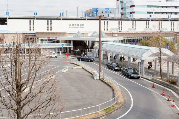 京葉線「海浜幕張」駅まで徒歩8分。 京葉線「海浜幕張」駅まで徒歩8分。