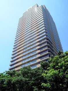 地上32階。ブルーとイエローの色味がスタイリッシュな印象。 地上32階。ブルーとイエローの色味がスタイリッシュな印象。