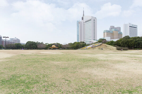 「幕張海浜公園」まで約600m(徒歩8分)。 「幕張海浜公園」まで約600m(徒歩8分)。