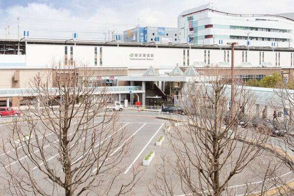 京葉線「海浜幕張」駅まで徒歩8分。 京葉線「海浜幕張」駅まで徒歩8分。