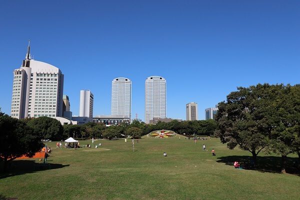 「幕張海浜公園」は、約80m（徒歩1分