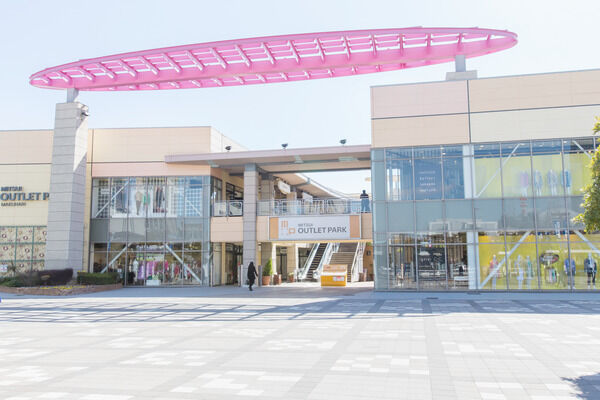 「三井アウトレットパーク幕張」まで約1,000m(徒歩13分)。 「三井アウトレットパーク幕張」まで約1,000m(徒歩13分)。