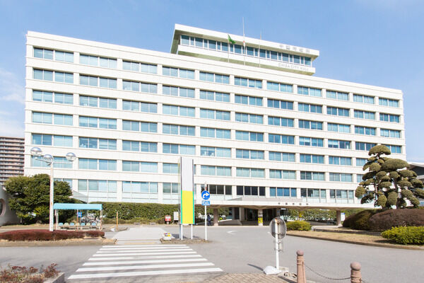 「千葉市役所」は、約290m（徒歩4分）。