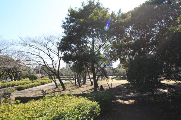 「みなと公園」まで約500m（徒歩7分）。
