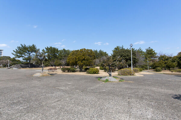 「真砂中央公園」まで約600m(徒歩8分)。	 「真砂中央公園」まで約600m(徒歩8分)。