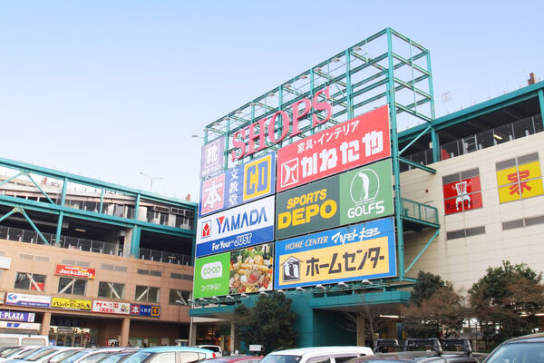 ショッピングモール「ショップス市川店」は、約140m(徒歩2分)。 ショッピングモール「ショップス市川店」は、約140m(徒歩2分)。