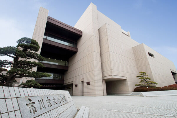 「市川市文化会館」は、約20m（徒歩1分）。