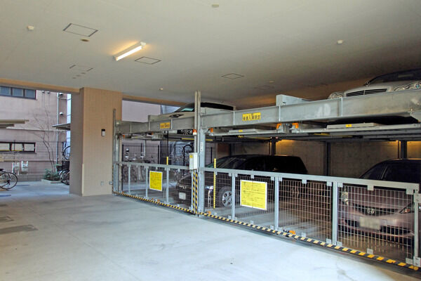 敷地内には、14台分の自動車駐車場を設置しています。