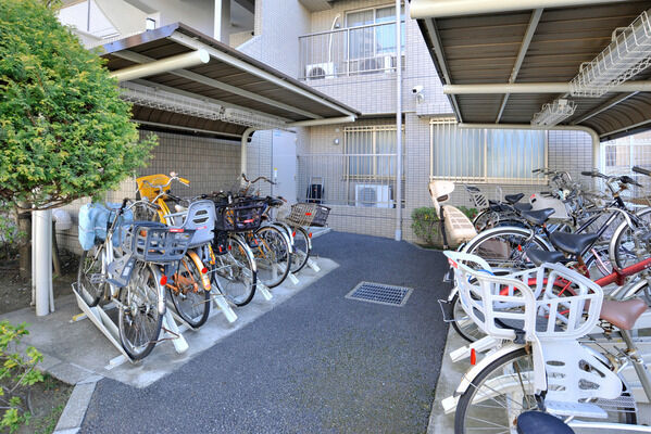 敷地内に設定された、自転車専用駐輪場。