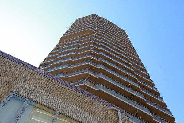【プリームスクエア本八幡】建物地下2階が都営新宿線「本八幡」駅と直結。