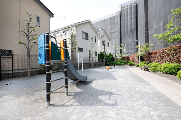 東中山2丁目公園　現地より約20m