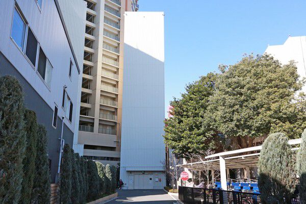 一部ハイルーフ車にも対応したタワーパーキングを96台分用意。 一部ハイルーフ車にも対応したタワーパーキングを96台分用意。