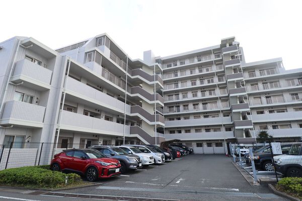 さりげない高級感に包まれたエントランスホールへの入り口。