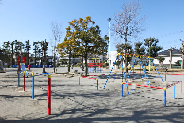 「仲台公園」までは、約80m（徒歩1分）。