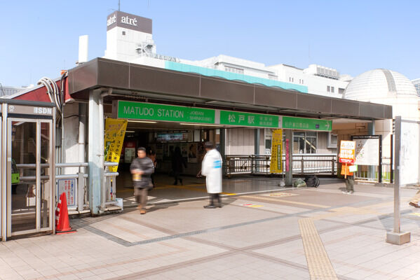 千代田・常磐緩行線「松戸」駅は、徒歩7分。
