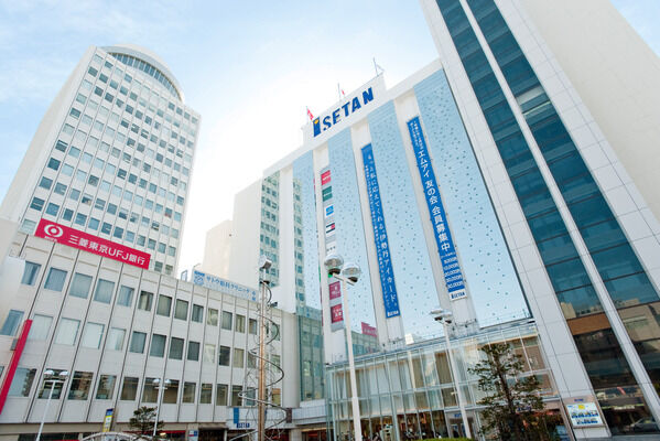 「伊勢丹松戸店」まで約100m（徒歩2分）。		