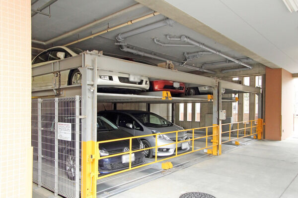 機械式・自走式と2種類の駐車場が設置されています。		