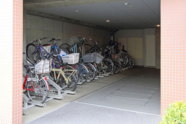 敷地内には駐輪場（76台分）が設置されています。		