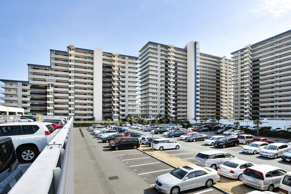 駐車場でも管理のセキュリティが行き届いています。		