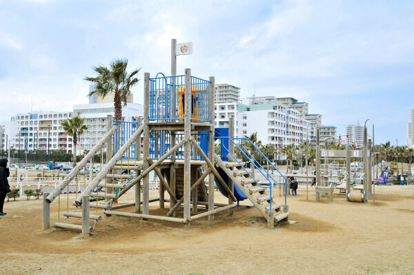 「浦安市総合公園」は、約200m（徒歩3分）。